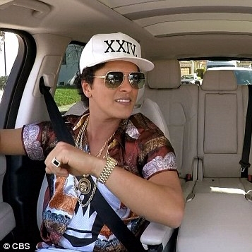 火星人布魯諾參加「車上卡拉 OK」　Bruno 總是戴著帽子的原因是...