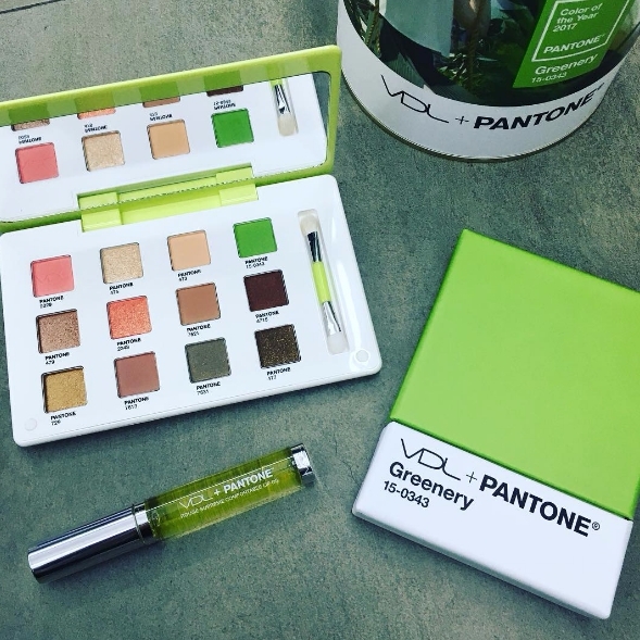 快人一步！ Pantone 2017 Greenery 主題色妝物登場！