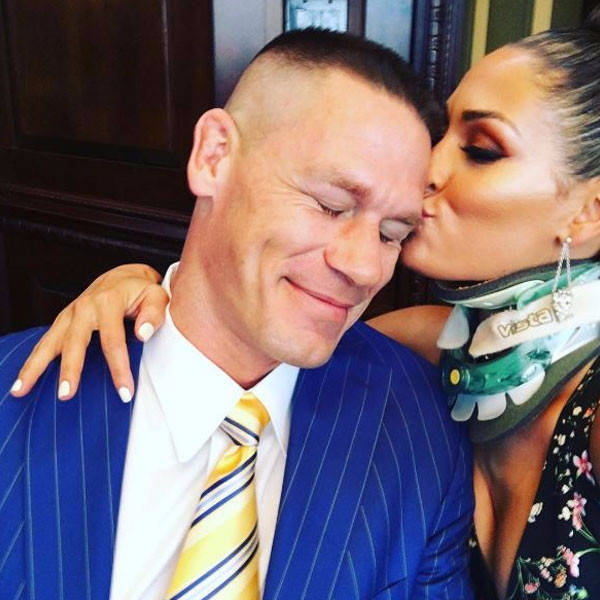 John Cena 訂婚了！在摔角擂台上向 5 年女友求婚成功、熱吻閃爆觀眾