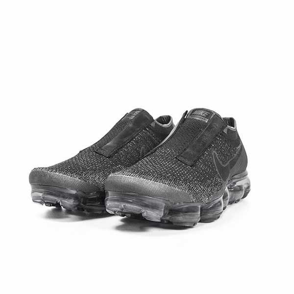 台灣只有這能買到！CDG × Nike VaporMax 無鞋帶「全黑版」鞋款即將販售