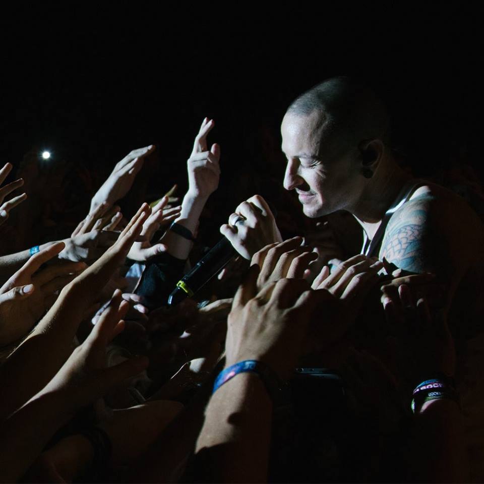 「自縊動機」明顯？Linkin Park 主唱 Chester 生前好友 Chris Cornell 也於今年五月自殺！