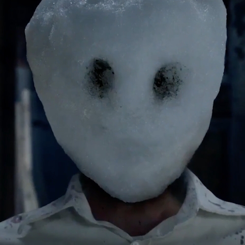 想一起堆雪人嗎？《雪人》兇殘度超越「開膛手傑克」　「萬磁王」竟遭綑綁製真人版雪怪！