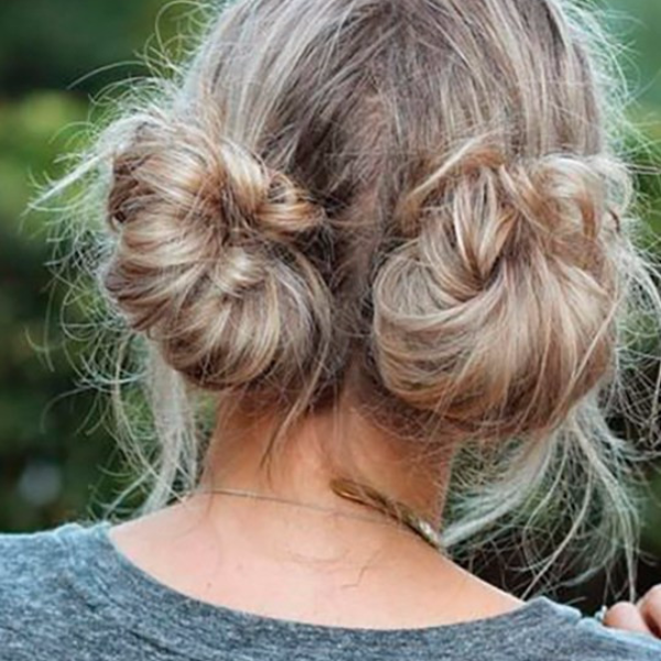 法國女生最愛綁 Macaron Bun！這款在 Pinterest 上熱爆的髮型，你學會了嗎？