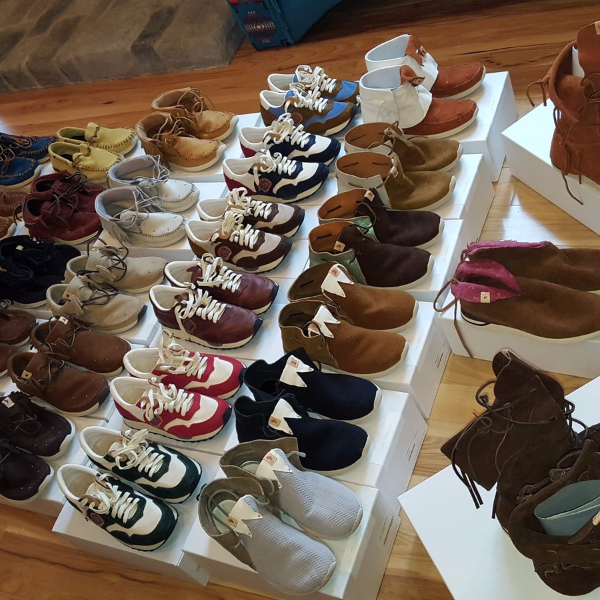 美國 54 歲商人是 visvim 鐵粉，收藏逾 30 雙經典鞋款！