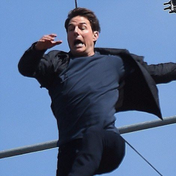 〔特務很忙〕真的超敬業！55 歲 Tom Cruise 繼續拍《不可能的任務》，凌空飛撲失手撞傷！