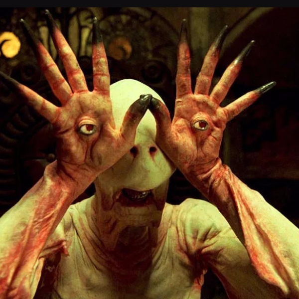 電影界最「不為人知」著名演員　《羊男的迷宮》眼珠怪物真面目原來是這位敬業男子！