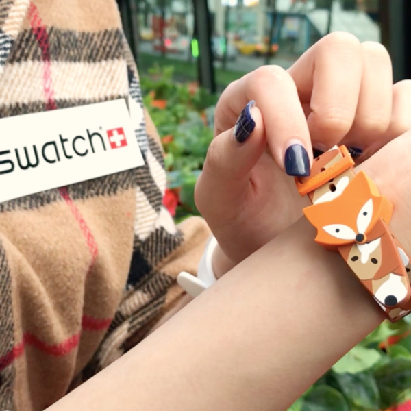 Swatch 推全新「Brit-in 英倫風情系列」打造台北最新打卡潮點！閨蜜歐陽妮妮、王樂妍邀請你一起來場「移動下午茶之旅」！