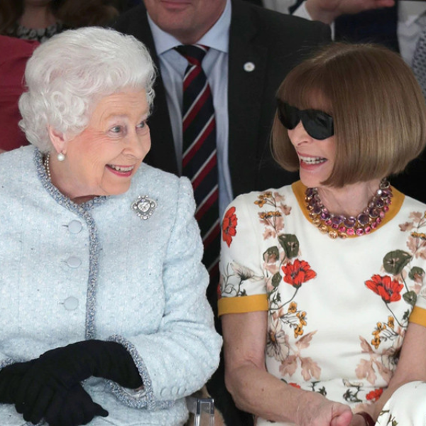 倫敦時裝週迎來最重量級看秀嘉賓——伊麗莎白二世，女王去看了誰的秀？