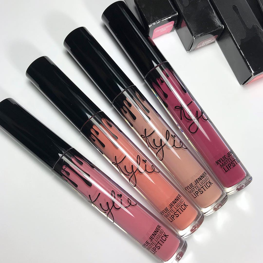 #化妝包必備！Kylie Cosmetics 夏日絲絨唇彩系列讓你的唇甜美多汁！