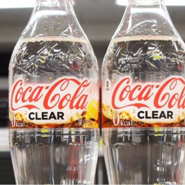 日本將推出「透明檸檬味」可口可樂　網友笑：這不就是雪碧？