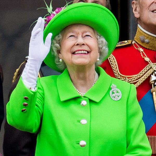 從饒舌歌手到英國女皇都為此瘋狂！2018 年「這個顏色」全球名人都爭相搶著穿