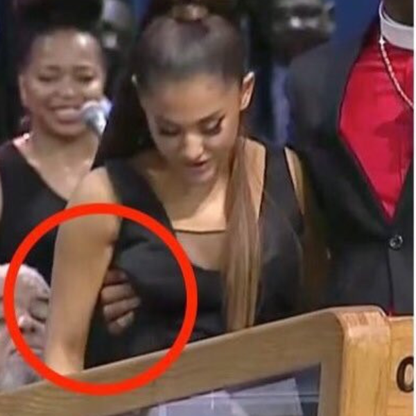 眼神在求救！牧師在全球直播葬禮上被控性騷擾亞莉安娜　手指在她胸部游移惹粉絲暴怒！