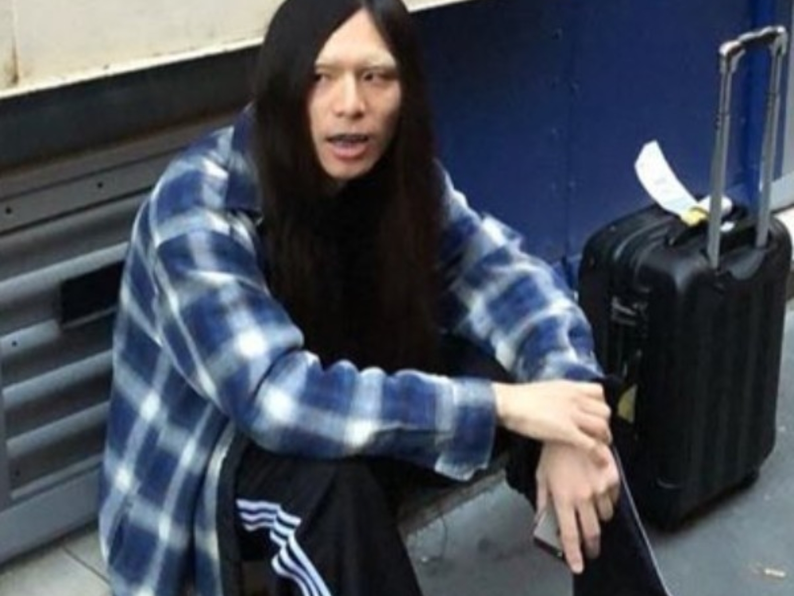 日本「高挑長髮男」在街頭突被星探搭話，現在他已成為 Balenciaga 走秀模特兒！