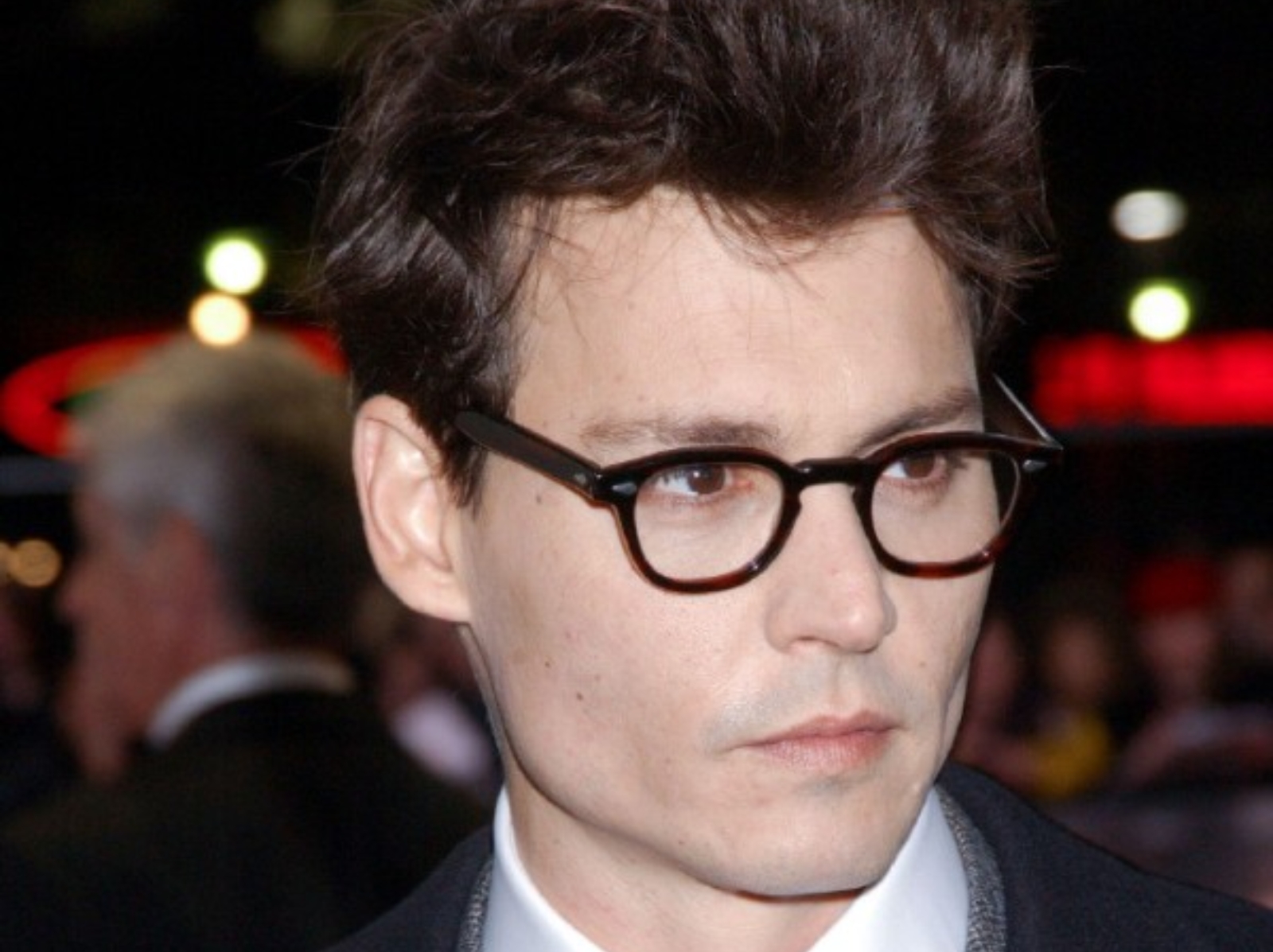 回顧  Johnny Depp 強尼戴普 18 年前超帥首映會照，凱特溫絲蕾：閨蜜哀號我怎沒拍吻戲！