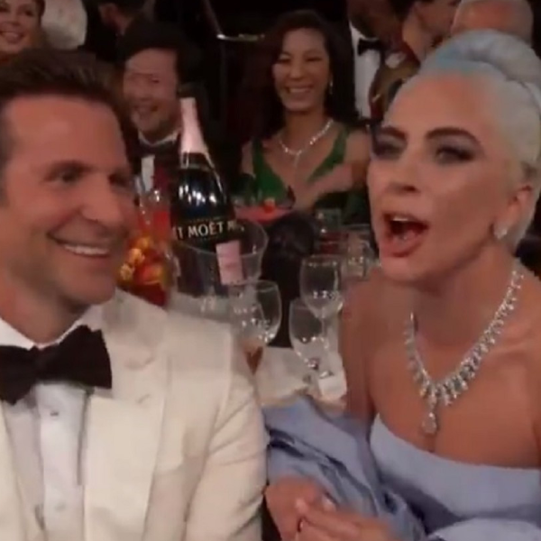 金球獎調侃「100人只有布萊德利庫柏相信她」　Lady Gaga 台下搞笑大吼：這故事是真的啦！