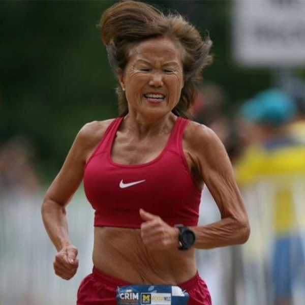 全球最速馬拉松阿嬤 Jeannie Rice 70 歲高齡創紀錄，而她的正職只是房地產經紀人