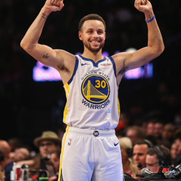 最狂射手！Curry 本季三分球總數正式突破 300 顆　生涯第 3 度達成 NBA 歷史第一人！