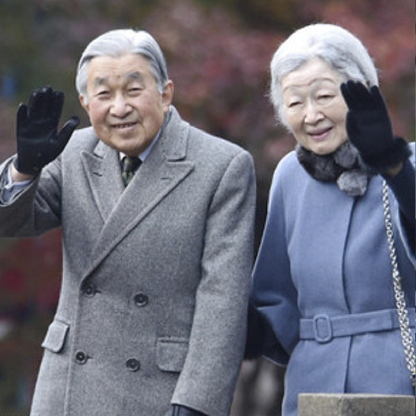 打破無數傳統的可愛爺爺！日本明仁天皇 6 個故事　與史上首位「平民皇后」在網球場陷入熱戀！