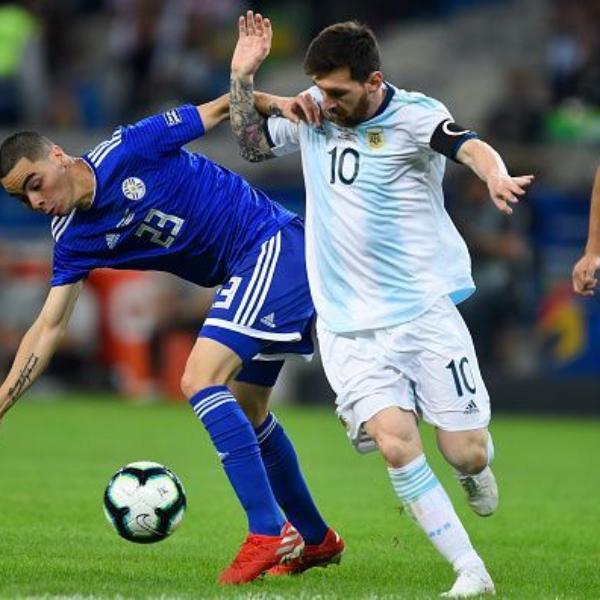 獨木難支！美洲盃阿根廷瀕臨出局危機　梅西心累直喊：「如果預賽就被淘汰也太瘋狂⋯」