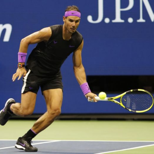 以為在看漫畫！美網 Rafael Nadal 超扯「迴旋蛇球」擊潰對手，神來一擊讓全場觀眾都 High 了！
