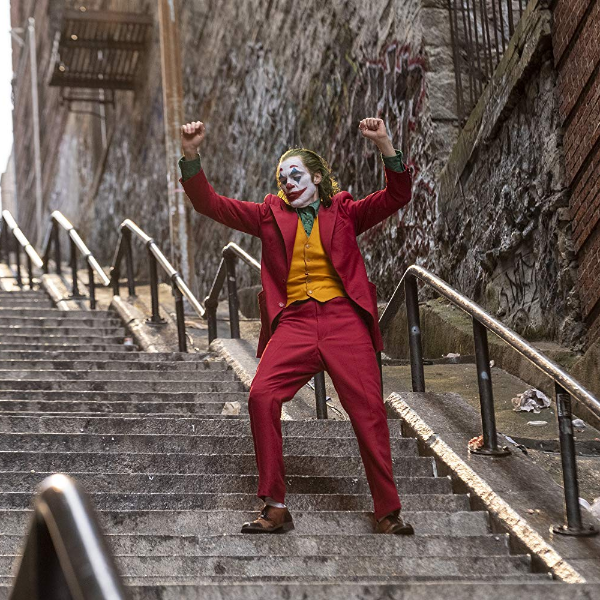 想去朝聖！盤點《小丑》電影 6 大電影場景，跳舞的長階梯真實地點在這裡！