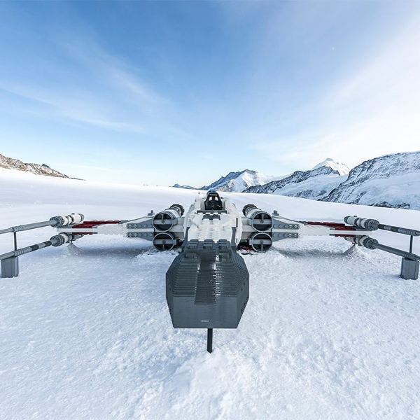 樂高打造 250 萬片真實大小的《星際大戰》X翼戰機，現役登陸瑞士雪山！