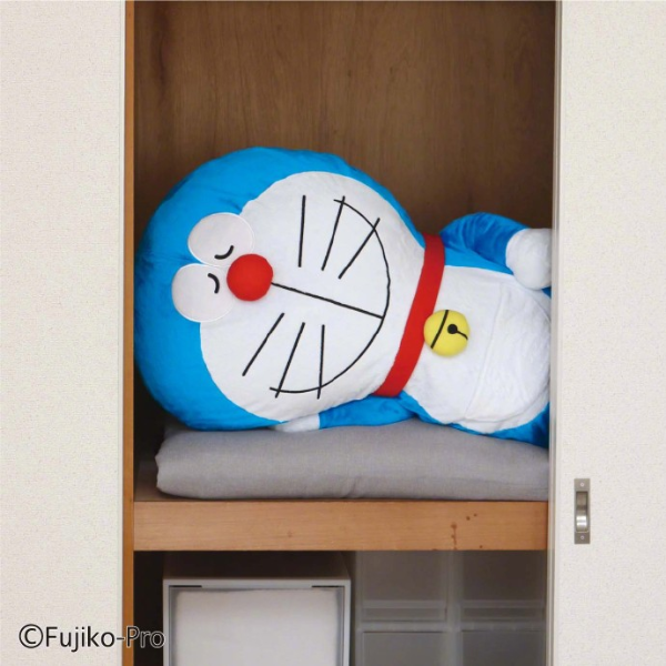 可愛又實用！日本推出「哆啦 A 夢棉被收納袋」，塞進被子直接化身成超萌玩偶！