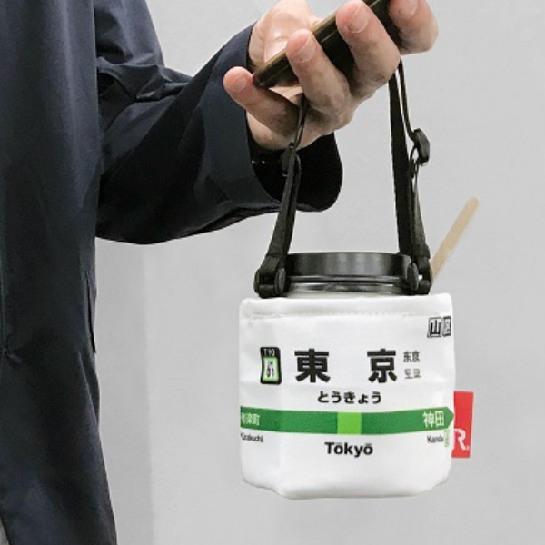拿在手上就是潮！日本 JR 推出東京車站「站牌小提袋」，裝飲料未免也太可愛！
