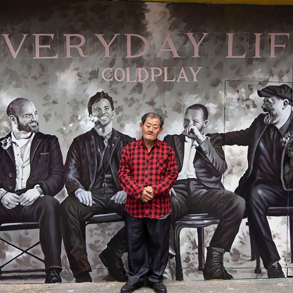 美到酷玩樂團都親自分享！Coldplay 新專輯壁畫現身西門町，出自台灣國寶畫師之手！
