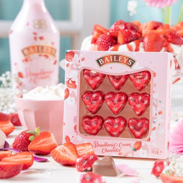 貝禮詩推出夢幻「草莓奶酒巧克力」！情人節告白巧克力推薦，今年就靠它溶化妹子的心～
