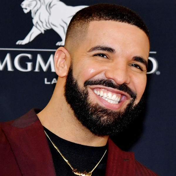 Drake「新冠病毒」檢測結果出爐！直播爆料檢疫過程：「他們把長長的東西塞到我鼻孔⋯」