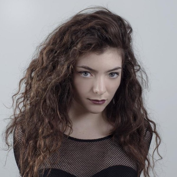 還記得她嗎？Lorde 透露正在錄製第 3 張專輯，〈Royals〉創作才女終於要回歸樂壇！