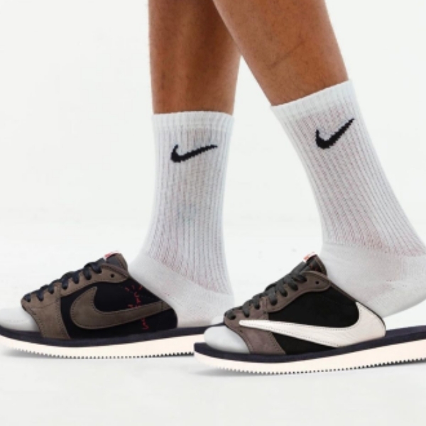 誰還想穿球鞋？adidas Yeezy、 Nike 倒鉤三款全新拖鞋驚艷釋出，鞋迷：我又不爭氣地買下去了！