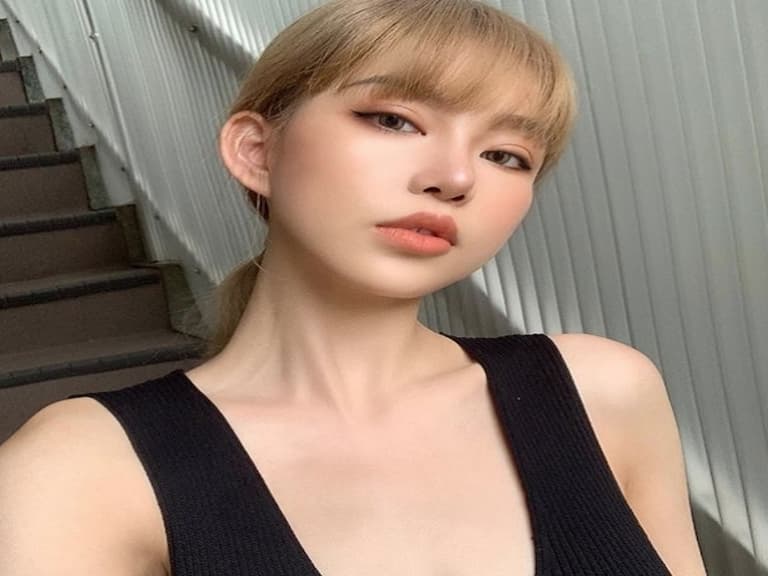 確定沒有血緣關係?!這位激似周揚青的網美,不僅外表超像,連霸氣穿搭也神複製!