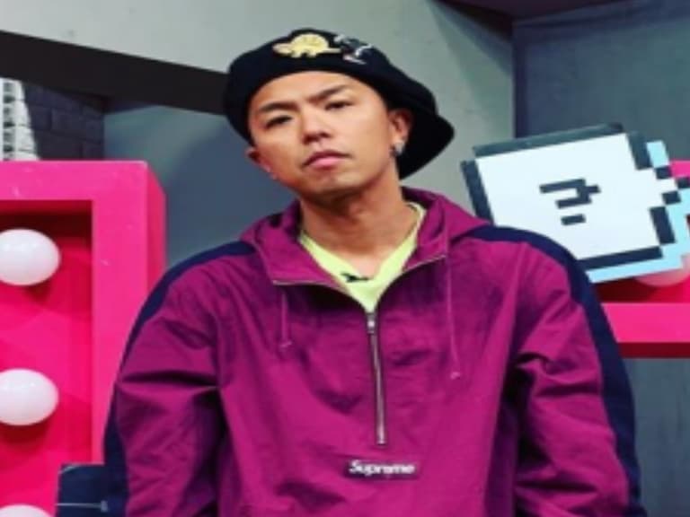 藝人穿搭行走教科書 4 ni？小鬼黃鴻升不只靠 Supreme 屌貨撐場，這「3 大穿搭細節」才是潮迷點頭認同的！