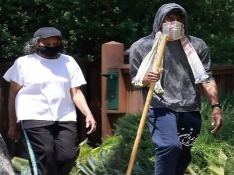 不戴口罩?「黑豹」查德維克博斯曼圍巾蒙面出門購物,網友爆笑吐槽:瓦干達破產了!