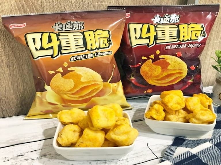 一群美國人防疫竟然在家裡吃台灣零食，愛上卡迪那四重脆？