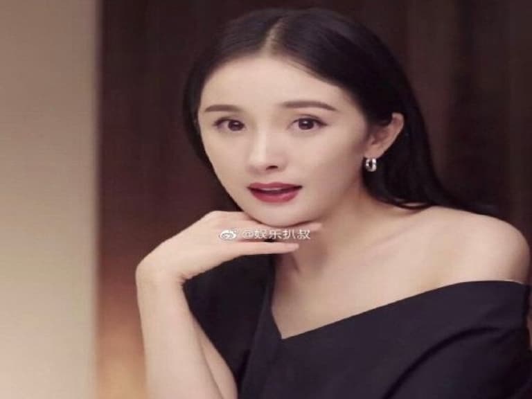 【明星也會醜】「這裡」一凹就老十歲！楊冪少女裝扮拍廣告，卻遭鄉民酸：有生之年老最快的女星⋯