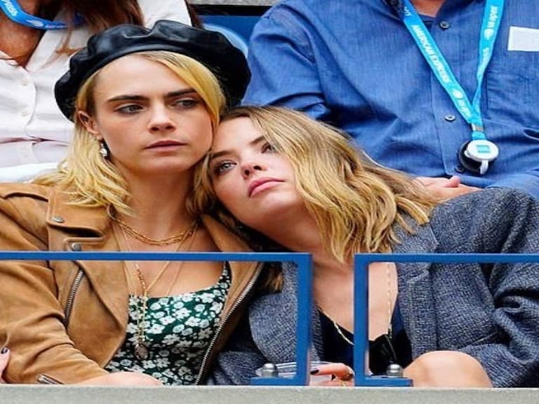英國超模卡拉與交往 2 年女演員 Ashley Benson 分手，兩人去年剛甜蜜舉行婚禮！