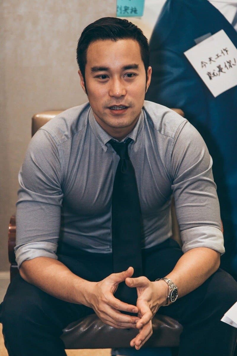 大肌肌都能輕鬆駕馭！《誰是被害者》張孝全「藏肉穿搭」小技巧公開，網友：「又帥又壯誰受得了？」 JUKSY 街星