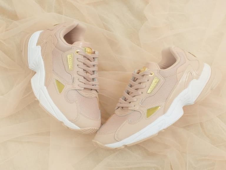 adidas Originals FALCON  奶茶裸金配色優雅上市