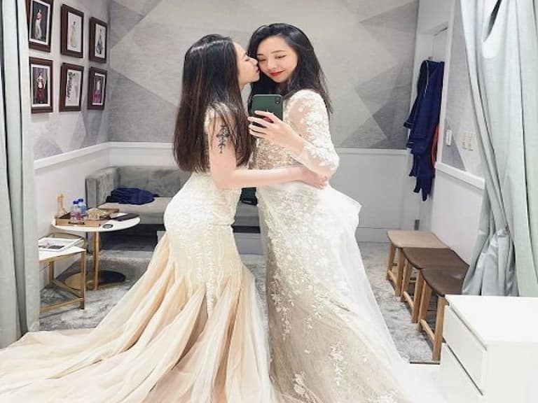 撲倒熱吻!高顏值「拉拉戀」突曬「透視婚紗」:妳的無名指我訂了