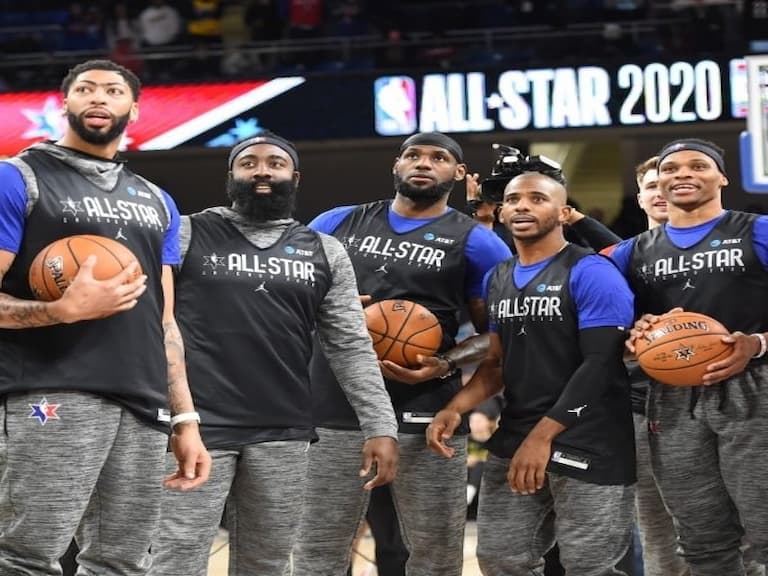 畫面太壯觀!詹皇、Curry 等 9 名大咖私下開會討論復賽事宜,豪華程度堪比「柱合會議」