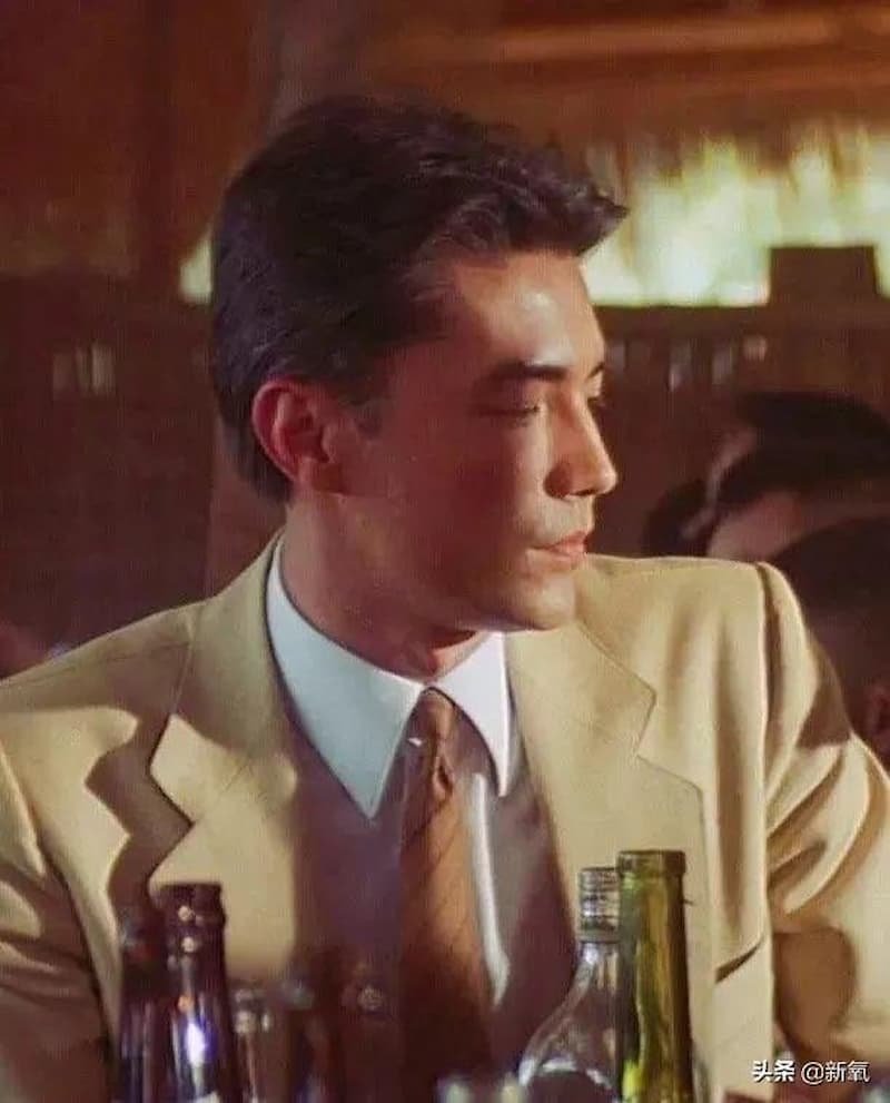 尊龍 69 歲近況曝光引熱議!回顧顏值顛峰,2 大帥臉關鍵大公開! JUKSY 街星