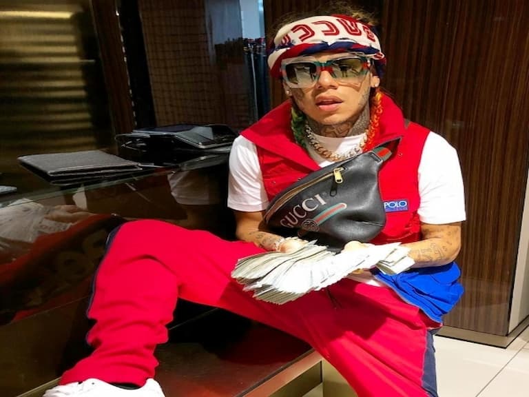 誰說男人就不用拿包？看 6ix9ine、朴敘俊 5 位「男神 icon」揹什麼名牌好貨，你與帥哥的距離就差這一個！