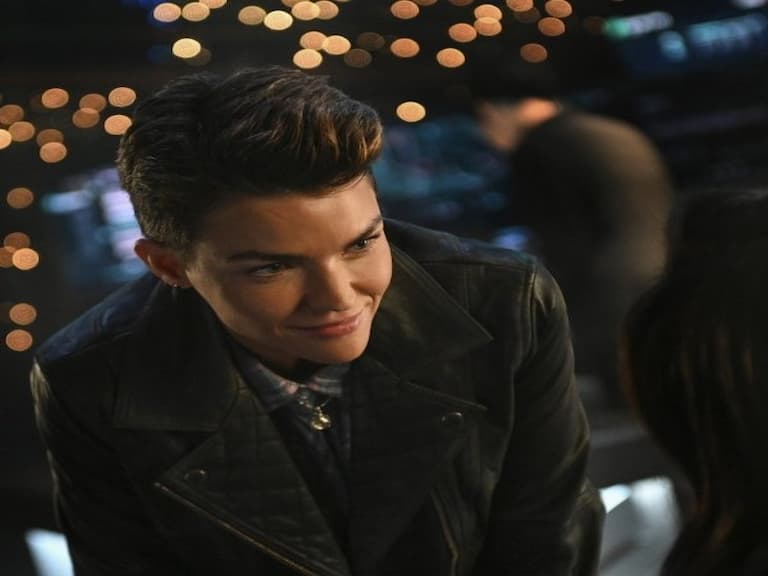 人帥但沒演技?Ruby Rose 才主演一季 DC《蝙蝠女俠》就宣告退場,劇組將重選女主角!