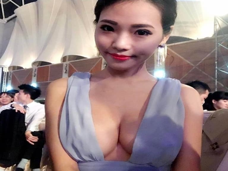 鼎泰豐服務生 PTT 表特爆紅！鄉民肉搜驚見「兩粒大籠包」　網驚：晚上頂太瘋！
