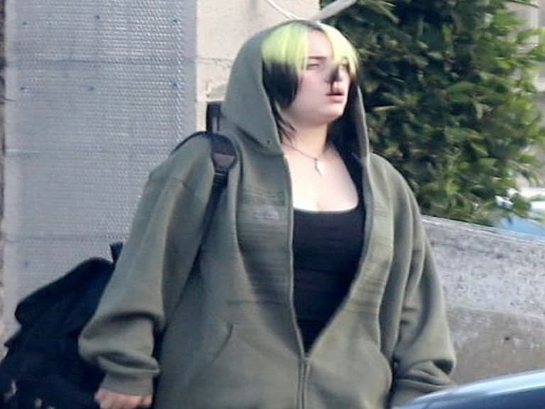 雙下巴現形！Billie Eilish 被直擊最新街拍，網友笑：待在家防疫很難不發福！