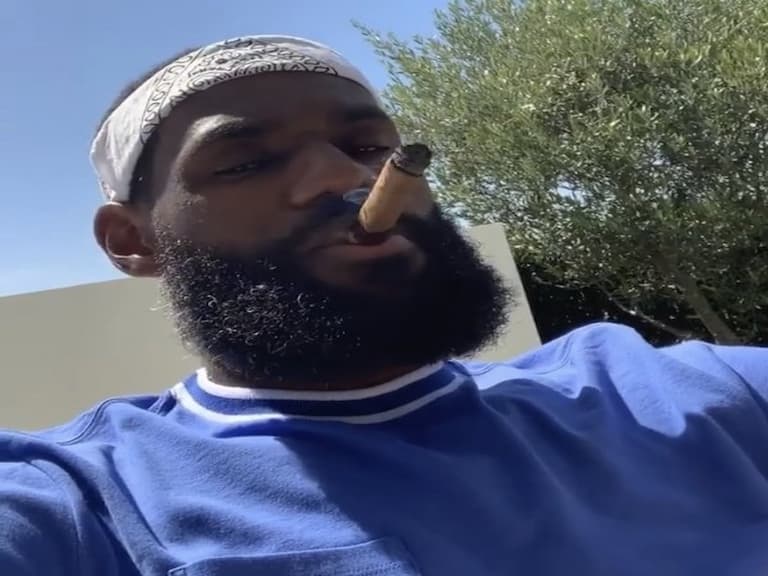 NBA 復賽確定有譜!詹皇好心情藏不住,訓練完邊抽雪茄邊哼歌 Chill 到不行!