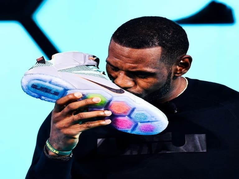 詹皇戰靴總整理，LeBron James 1 到 17 代你最愛哪雙？